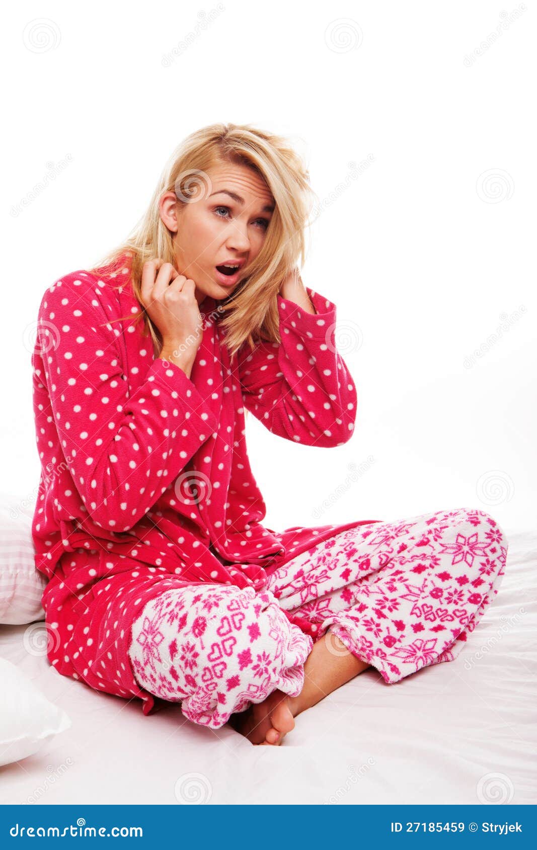 Varen Renderen Oneffenheden Woman in pyjamas yawning stock image. Image of beautiful - 27185459