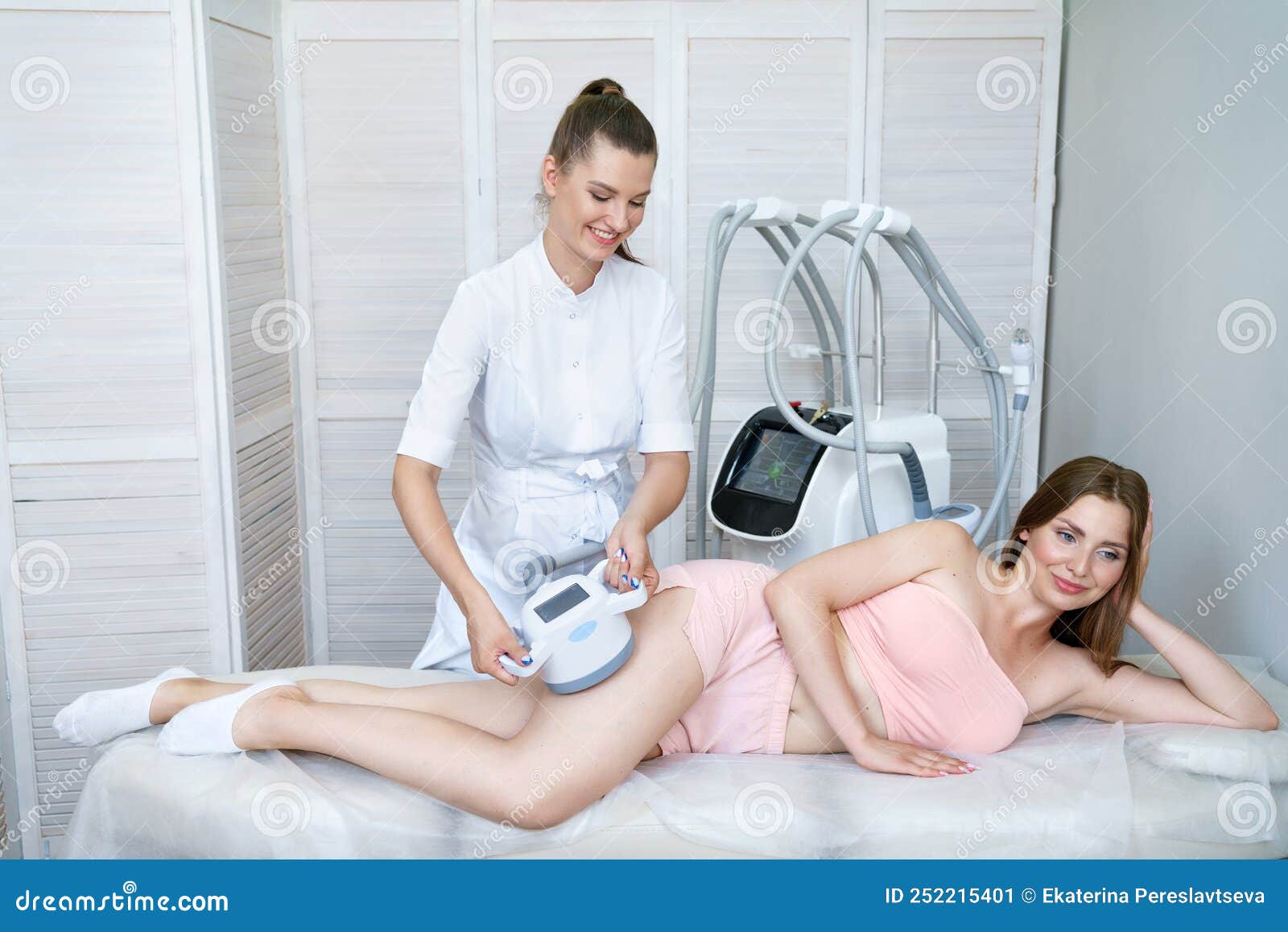 Woman Receiving Treatment for Cellulite. Slimming Vacuum Massage Machine  Stock Image - Image of beauty, cavitation: 252215401