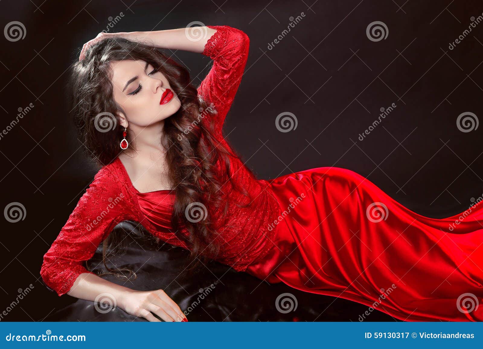 udobnost, izazov - Page 16 Woman-red-lying-dark-fashion-tempting-girl-model-s-sexy-gown-sensual-lips-long-hair-isolated-black-59130317