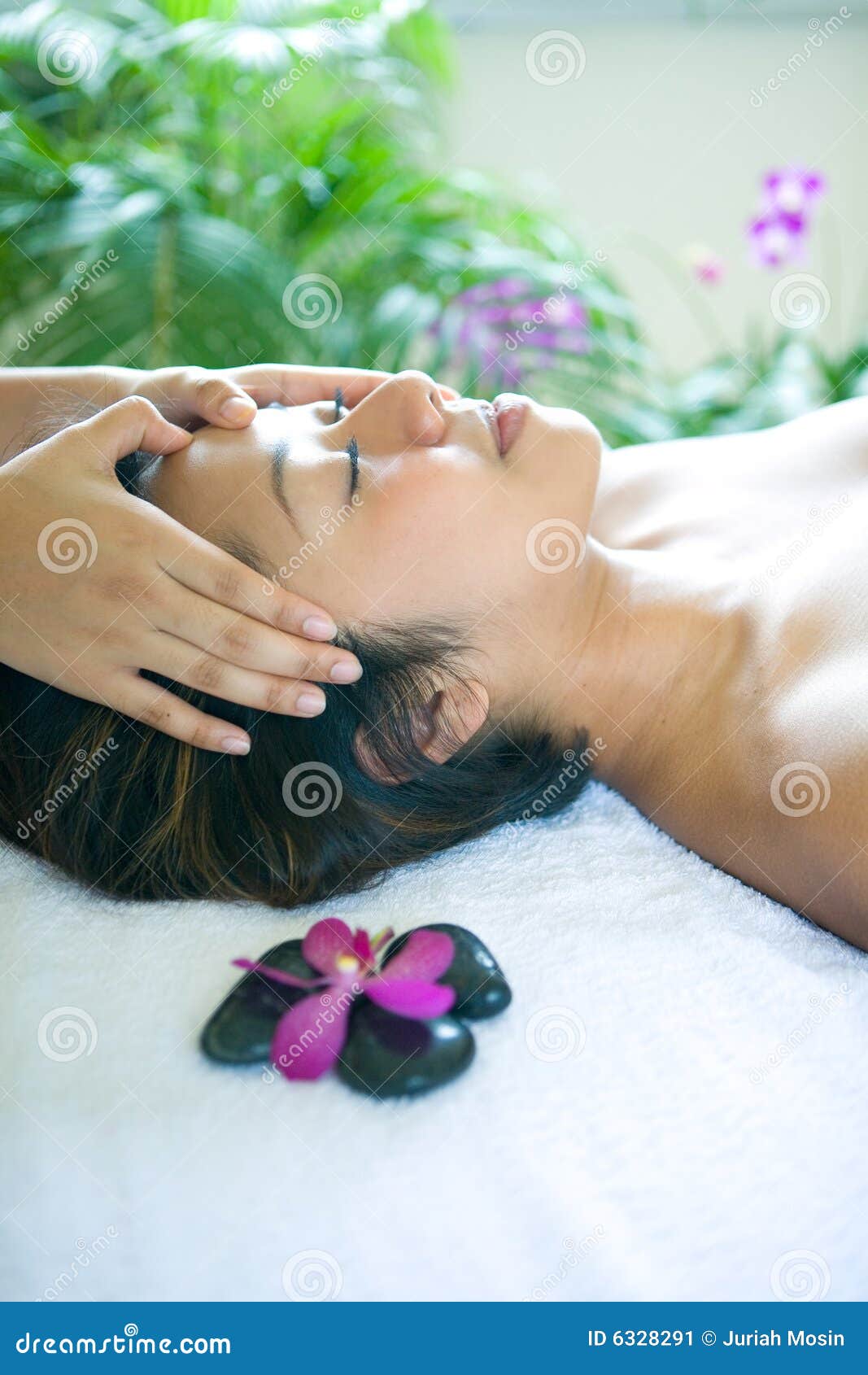 Woman Restful While Being In Head Massage Stock Image Image Of Makeup