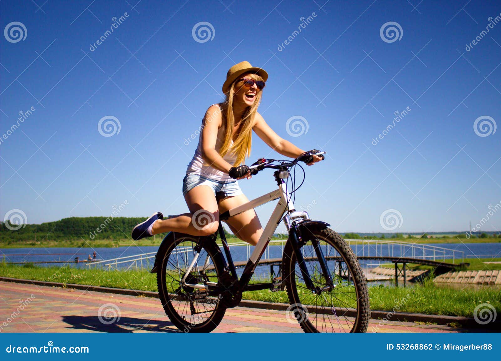 Riding a bike перевод на русский