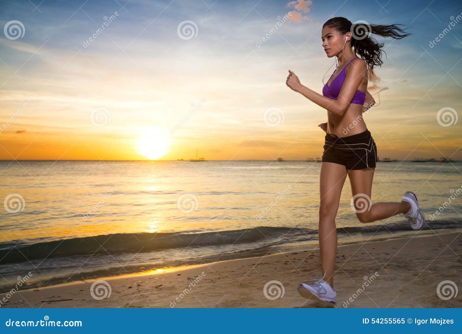 1,249 Jogging Athlete Woman Running Sun Sunset Beach Stock Photos - Free &  Royalty-Free Stock Photos from Dreamstime