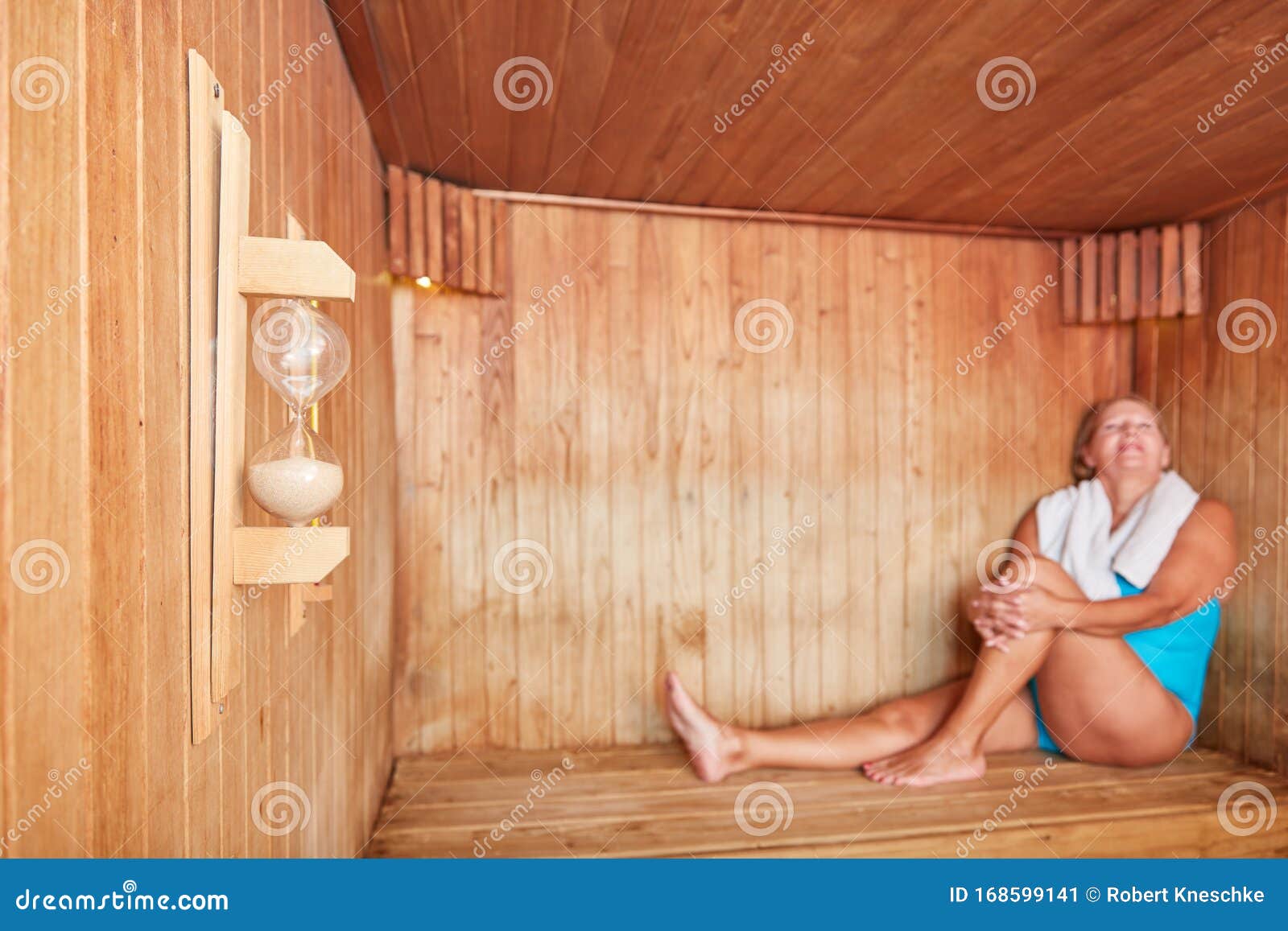 klimaat Kreet Eenheid Woman in the Sauna on a Wellness Vacation Stock Image - Image of senior,  body: 168599141