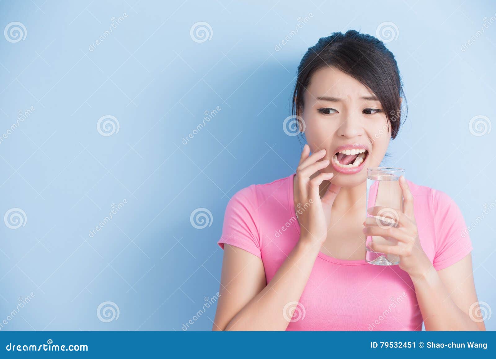 woman with sensitive teeth