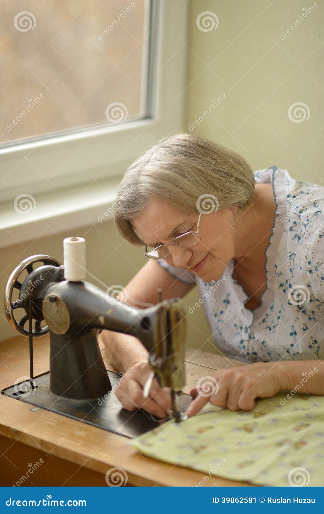 Woman at sewing machine stock image. Image of fashion 39062581