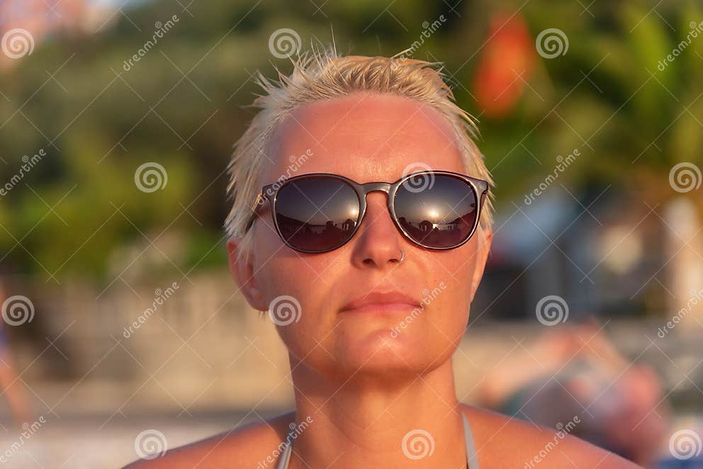 1. Short Blonde Hair with Sunglasses - wide 4