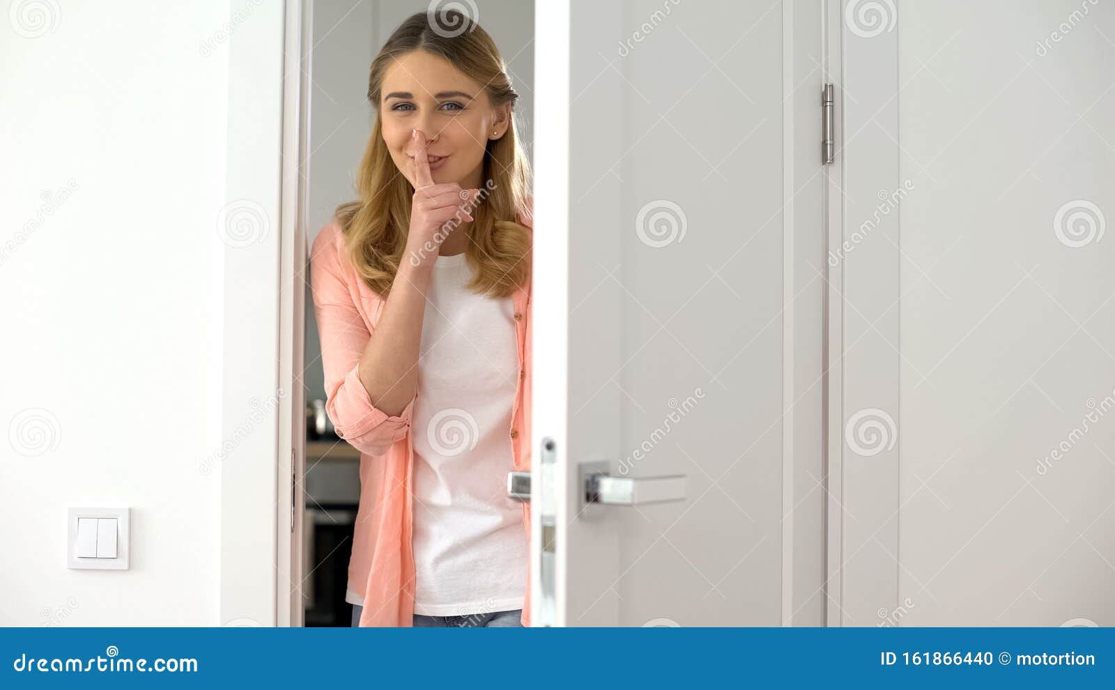 Door Opening Images – Browse 644 Stock Photos, Vectors, and Video