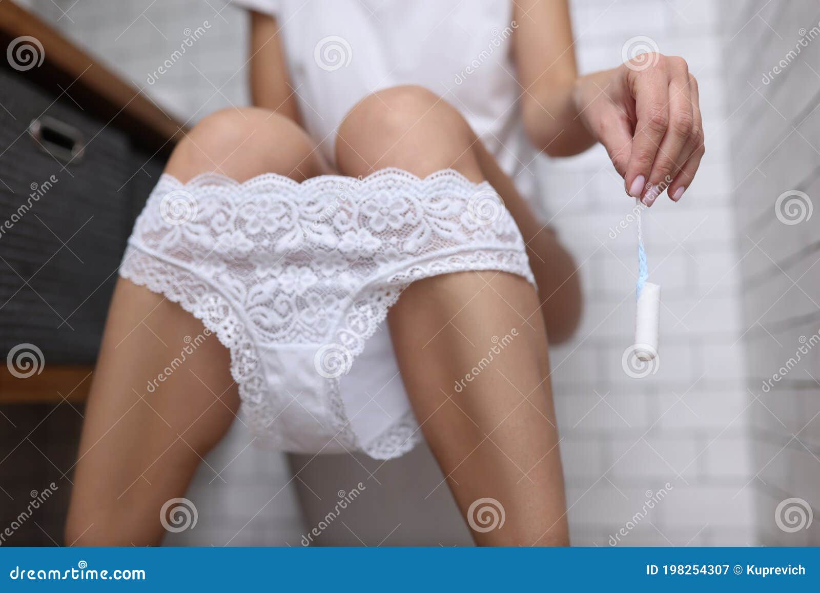 https://thumbs.dreamstime.com/z/woman-sits-toilet-her-underwear-pulled-down-tampon-her-hand-close-up-woman-sits-toilet-her-underwear-198254307.jpg