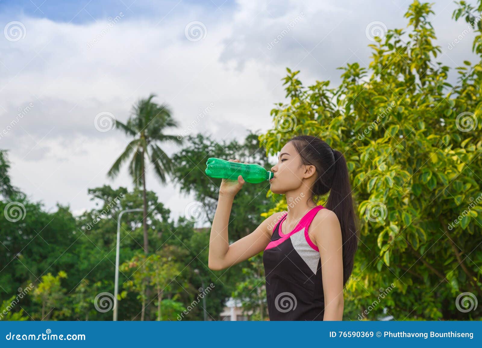 Woman sport drinking water stock image. Image of imbibe 76590369