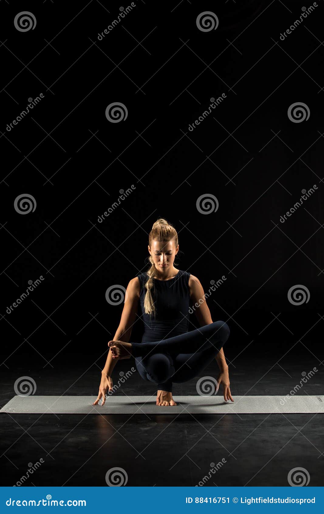 180+ Pigeon Pose In The Sun Stock Photos, Pictures & Royalty-Free Images -  iStock