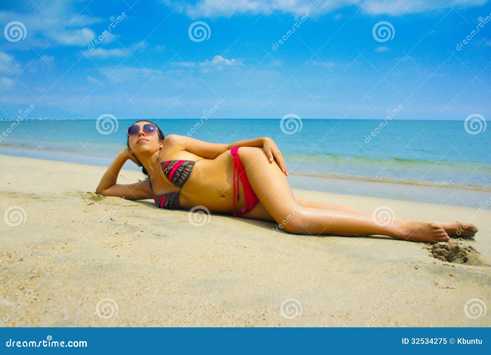 Woman Sun Tanning Stock Image Image Of Beautiful Girl 32534275 