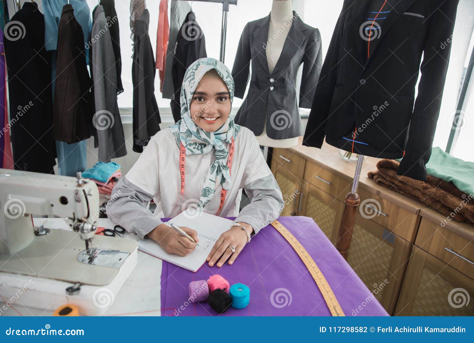 Woman Tailor Using Sewing Machine Stock Photo - Image of indoor, tailor ...