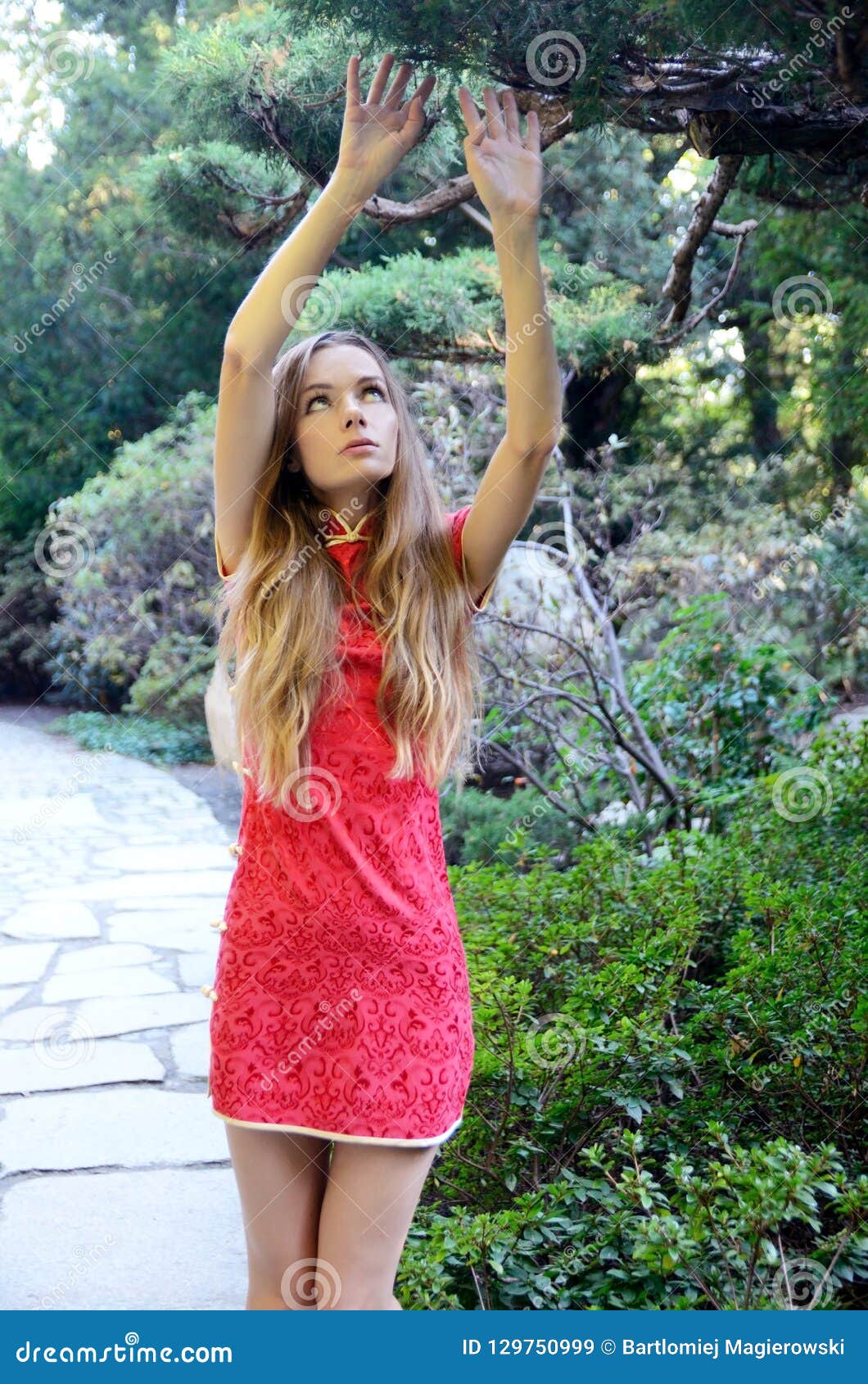 Woman In Traditional Chinese Dress Stock Image Image Of Outdoor