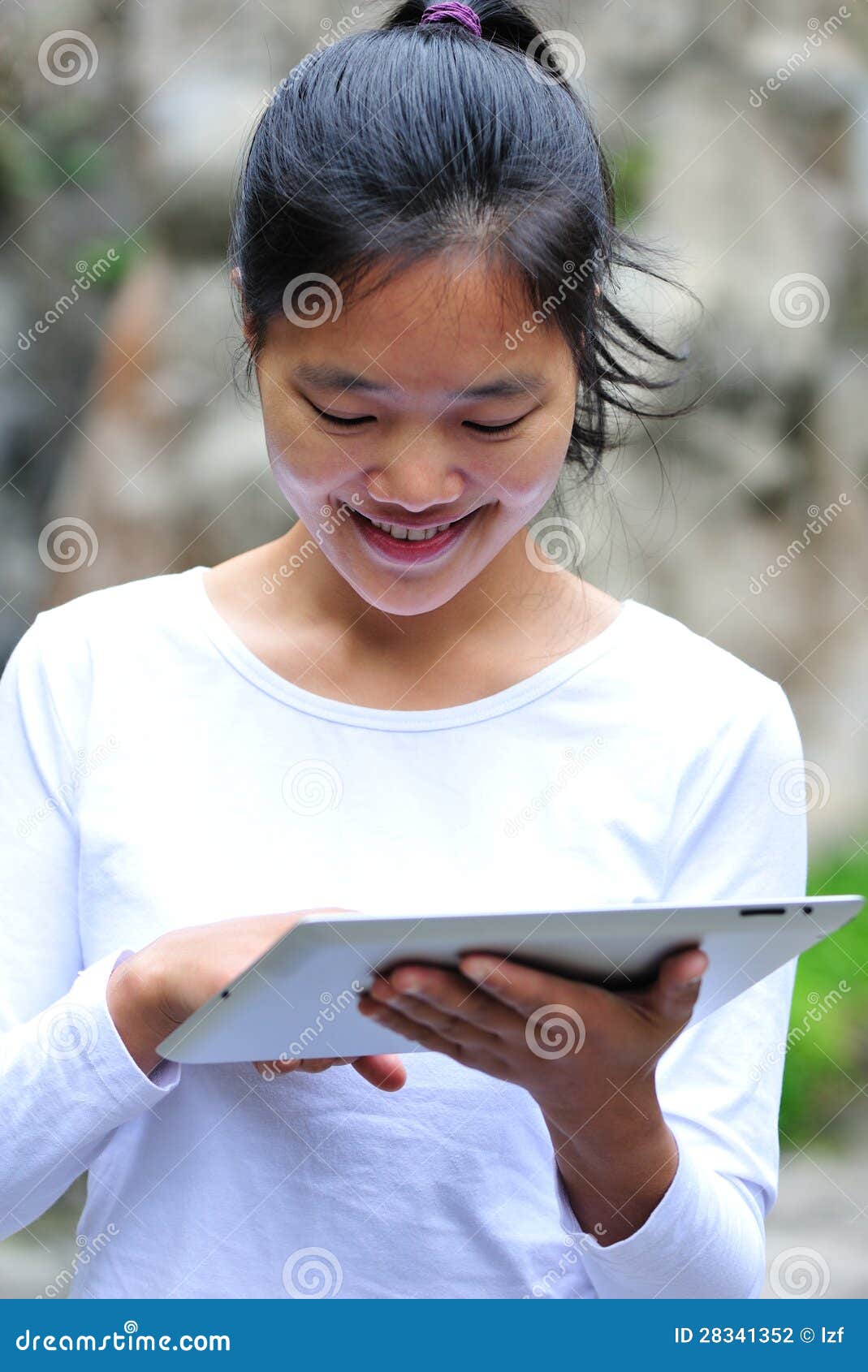 woman using ipad4 at garden