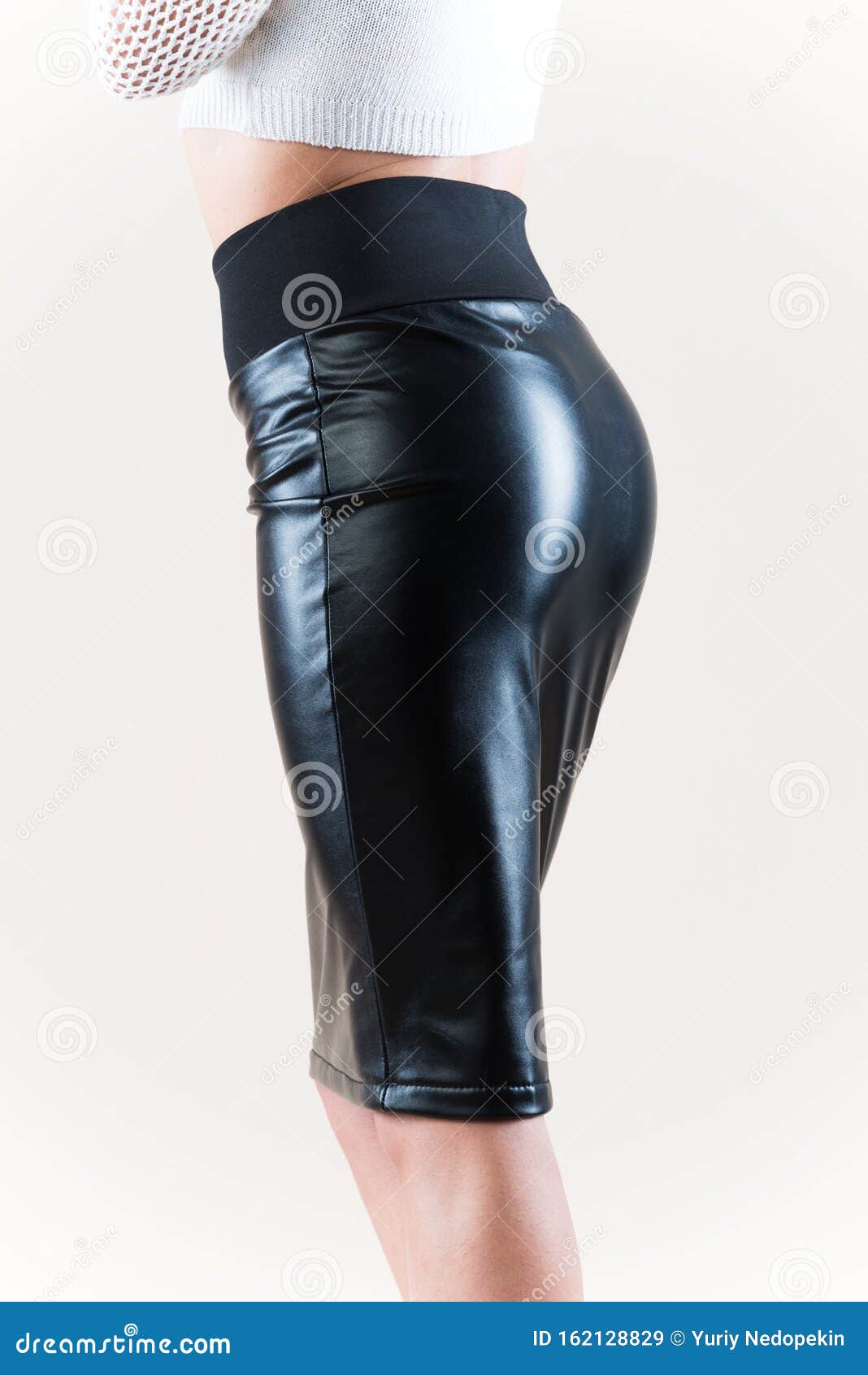 Girls In Leather Skirt Pics