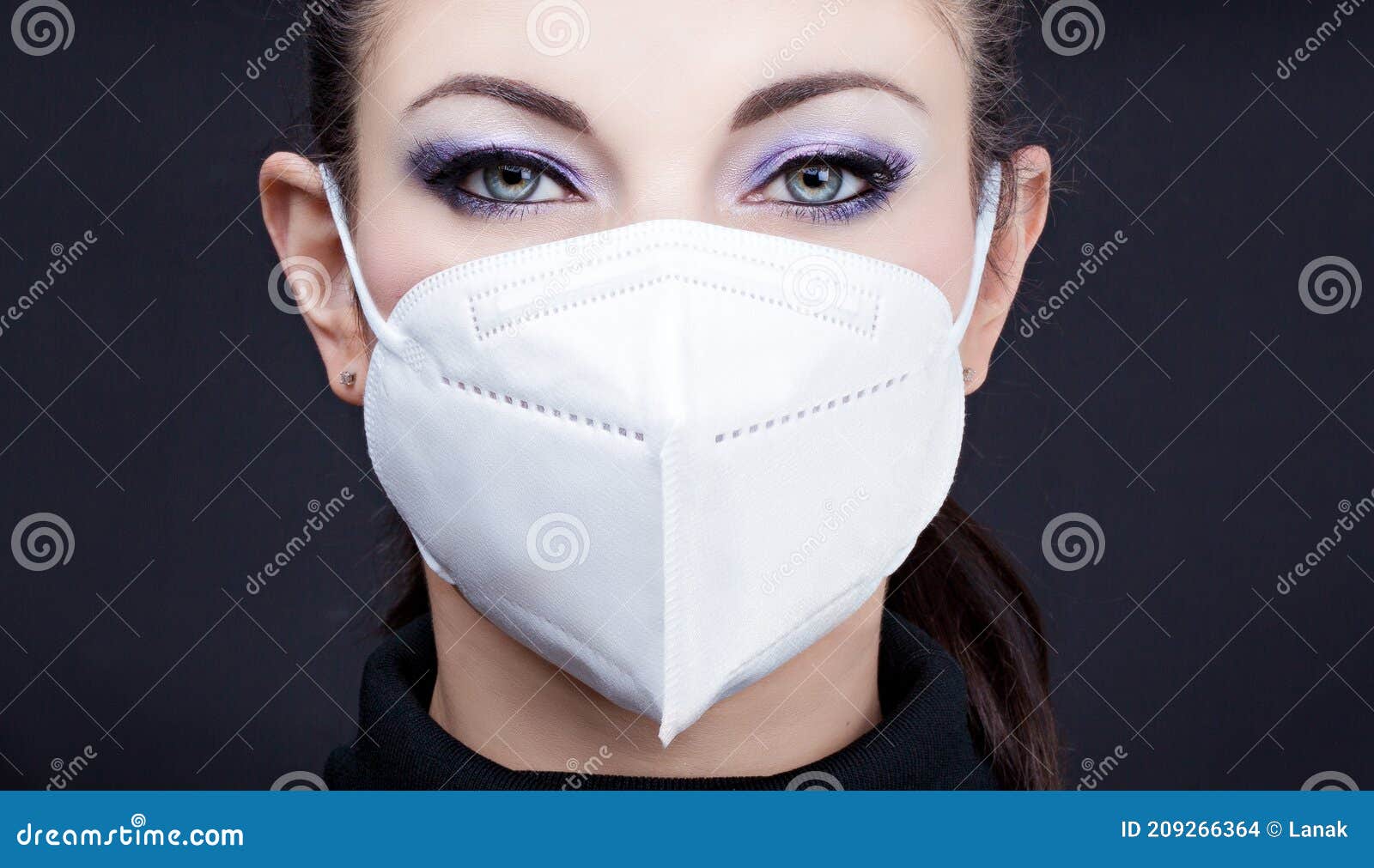 woman wearing face mask