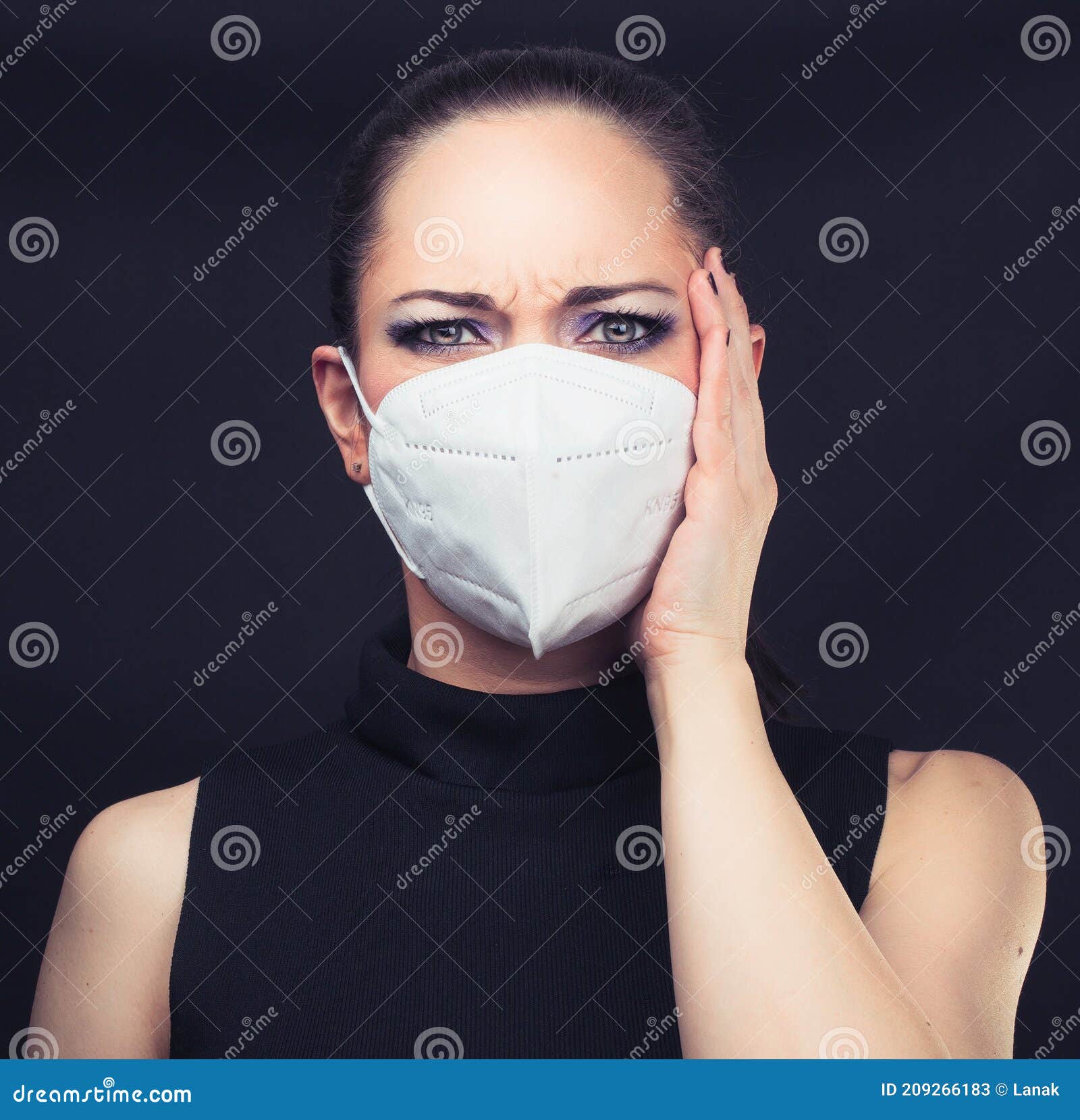 woman wearing face mask