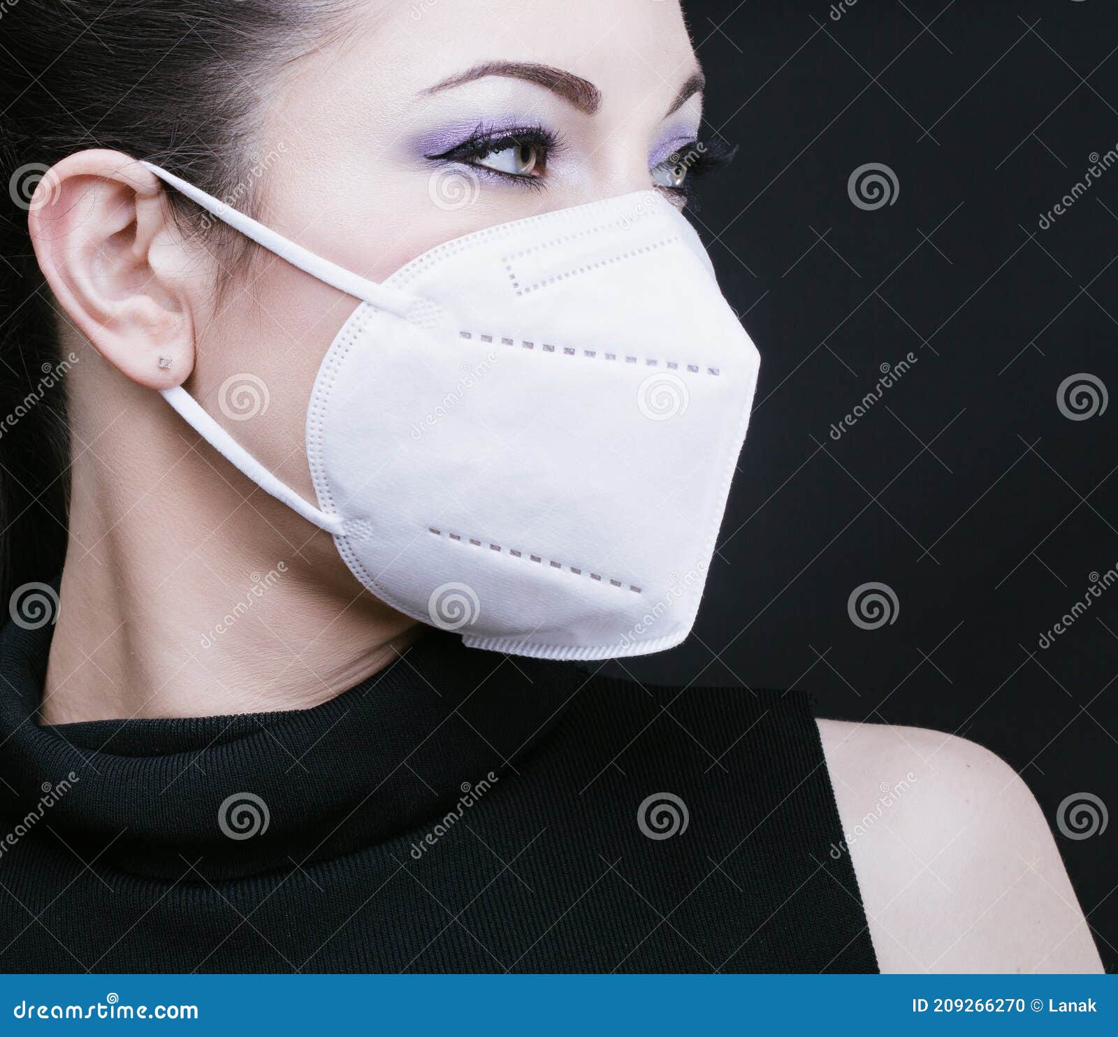 woman wearing face mask, epidemia concept