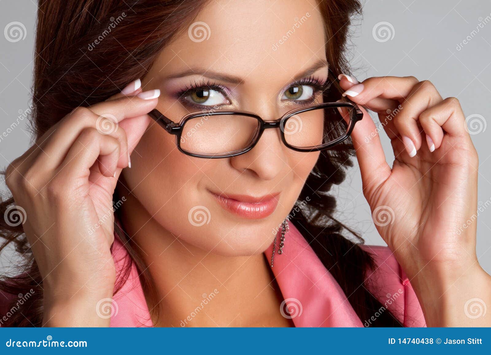 woman wearing glasses 14740438