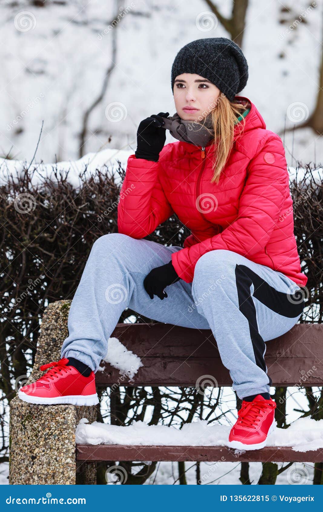 Woman Wearing Sportswear Sitting Outside during Winter Stock Image - Image  of training, workout: 135622815