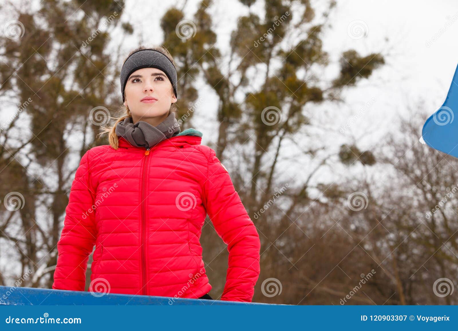 Woman Wearing Sportswear Exercising during Winter Stock Image - Image ...