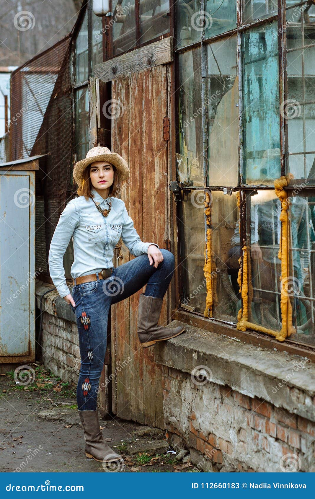 Woman in Western Wear in Cowboy Hat, Jeans and Cowboy Boots. Stock Image -  Image of barn, agricultureindustry: 112660183