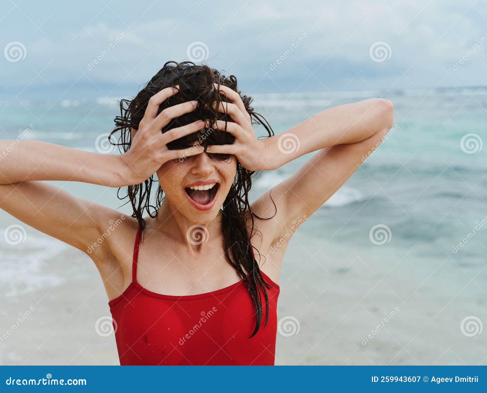 A Woman With Wet Hair Shouts Sadly Stock Image Image Of Vacation Depilation 259943607