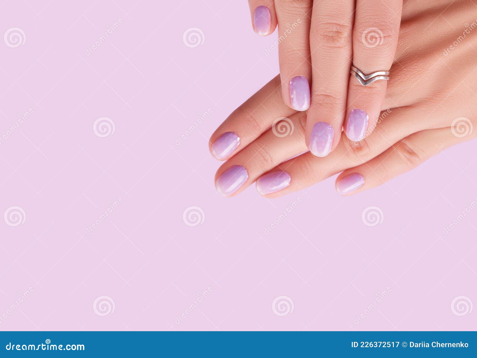 45 Pretty Short Nails For Spring & Summer : Leaf Accent Lavender Nails