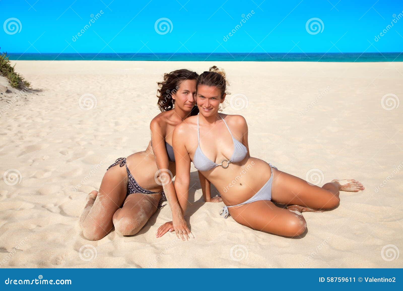 Schijn Portaal Gevoelig Women in bikini on a beach stock image. Image of vacation - 58759611