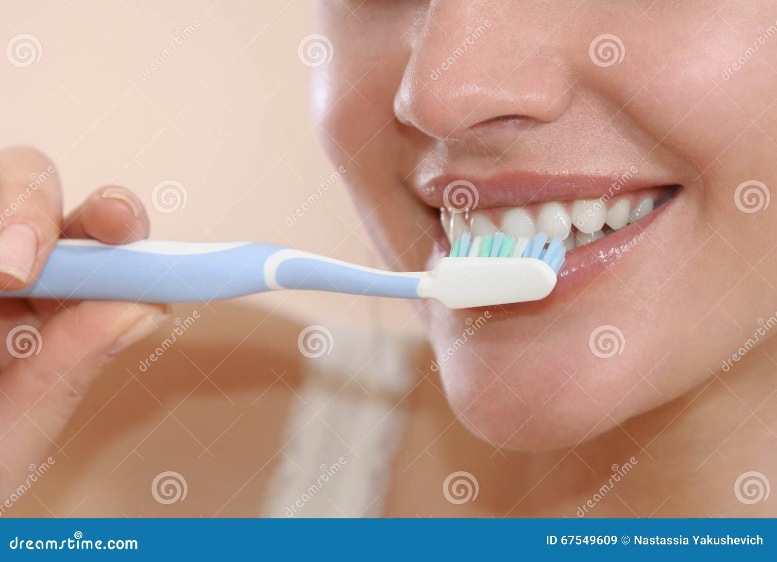 women brush your teeth