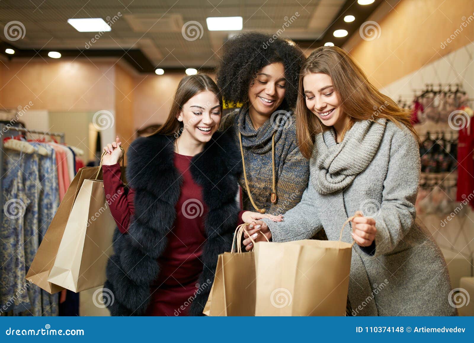 It girls wear It bags - i-D Concept Stores