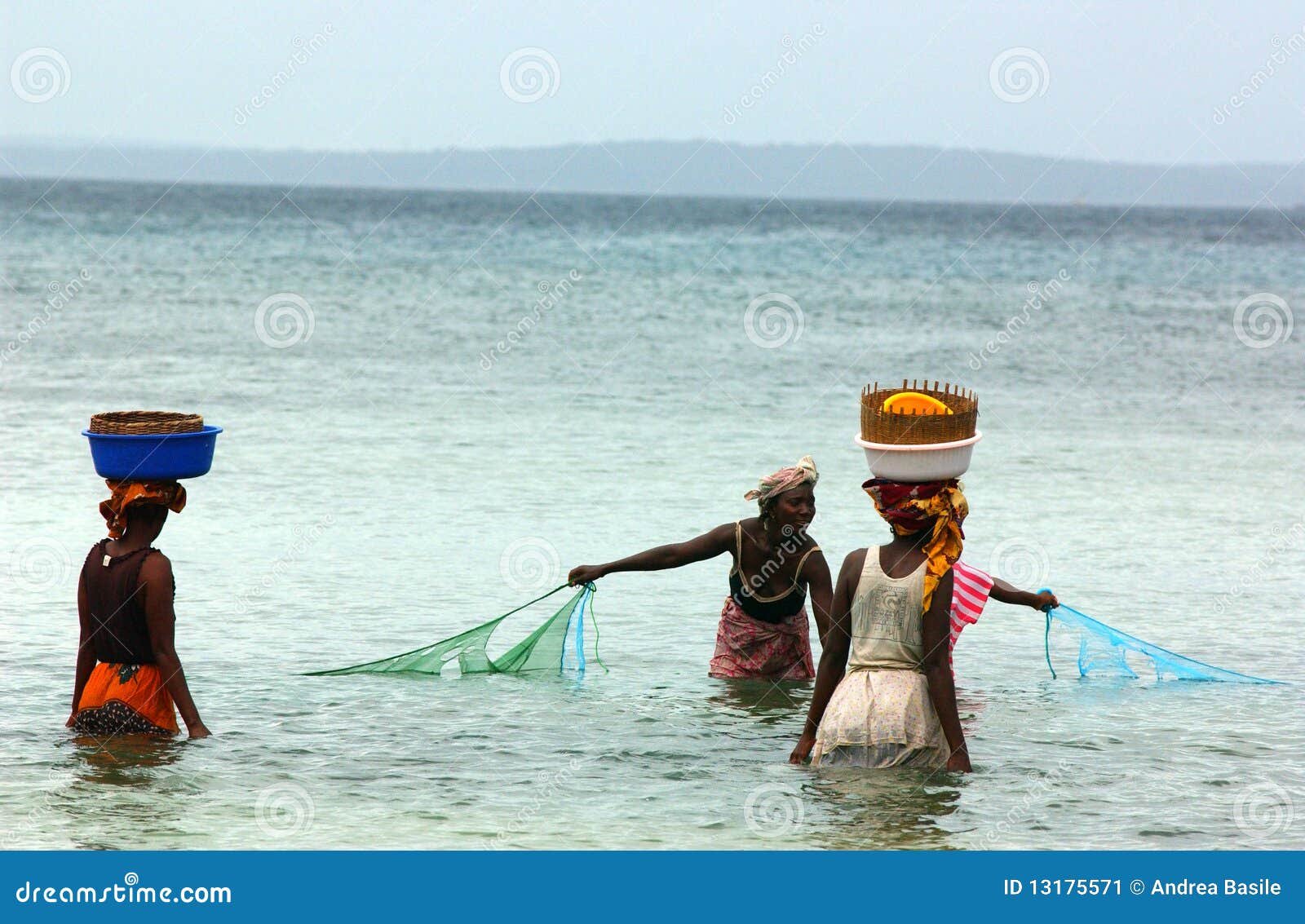 Women Fishing in Mosambique Editorial Photo - Image of tradition