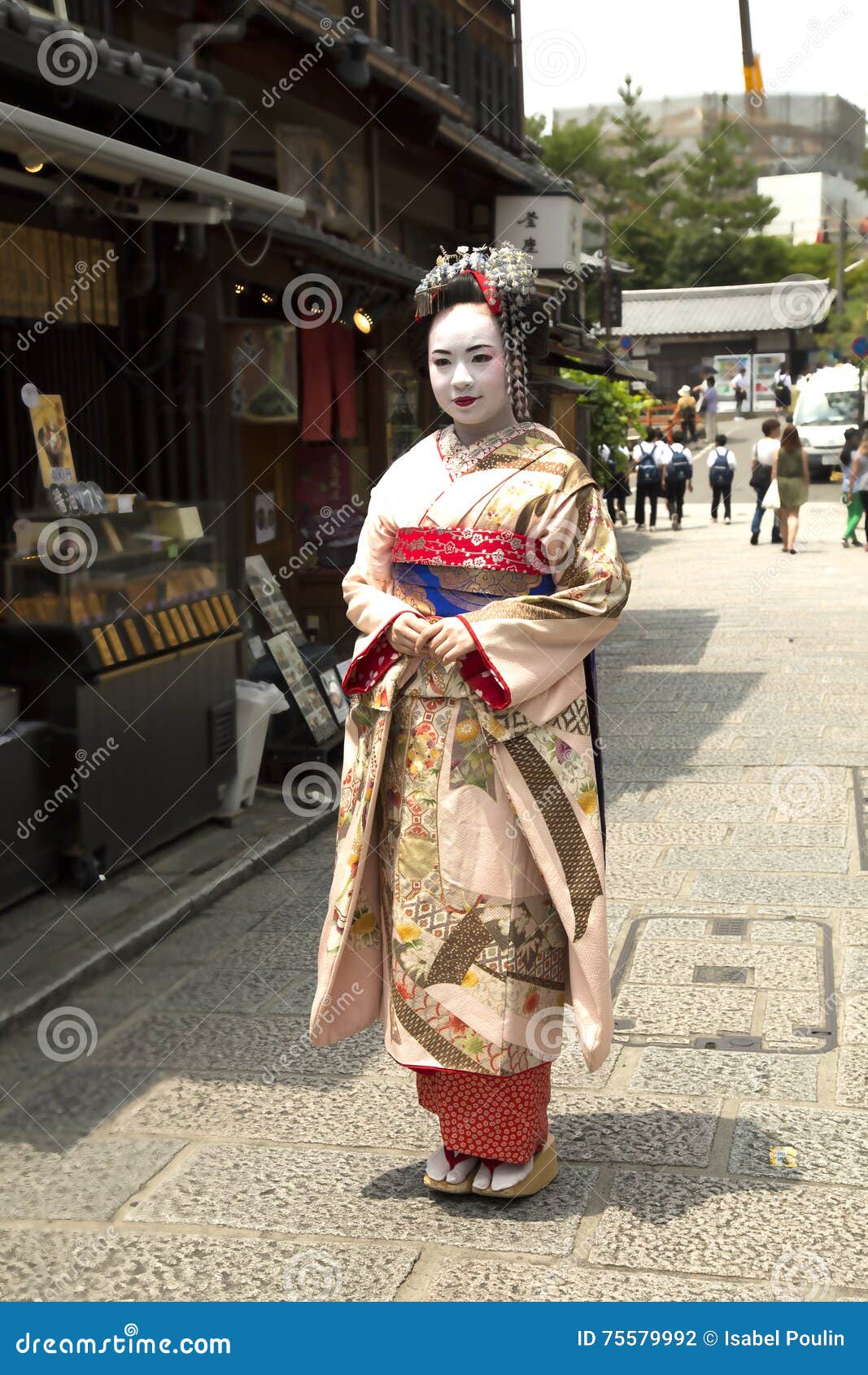 DELICIOUS JAPANESE IN KIMONO