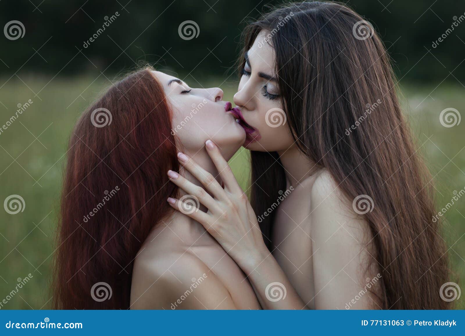 Kissing nude lesbian