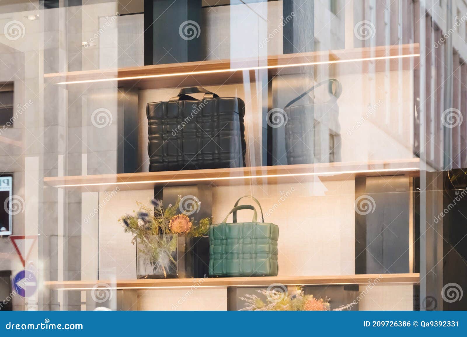 Milan, Italy - September 24, 2017: Louis Vuitton bag in a Louis Vuitton  store in Milan. Fashion week Stock Photo - Alamy