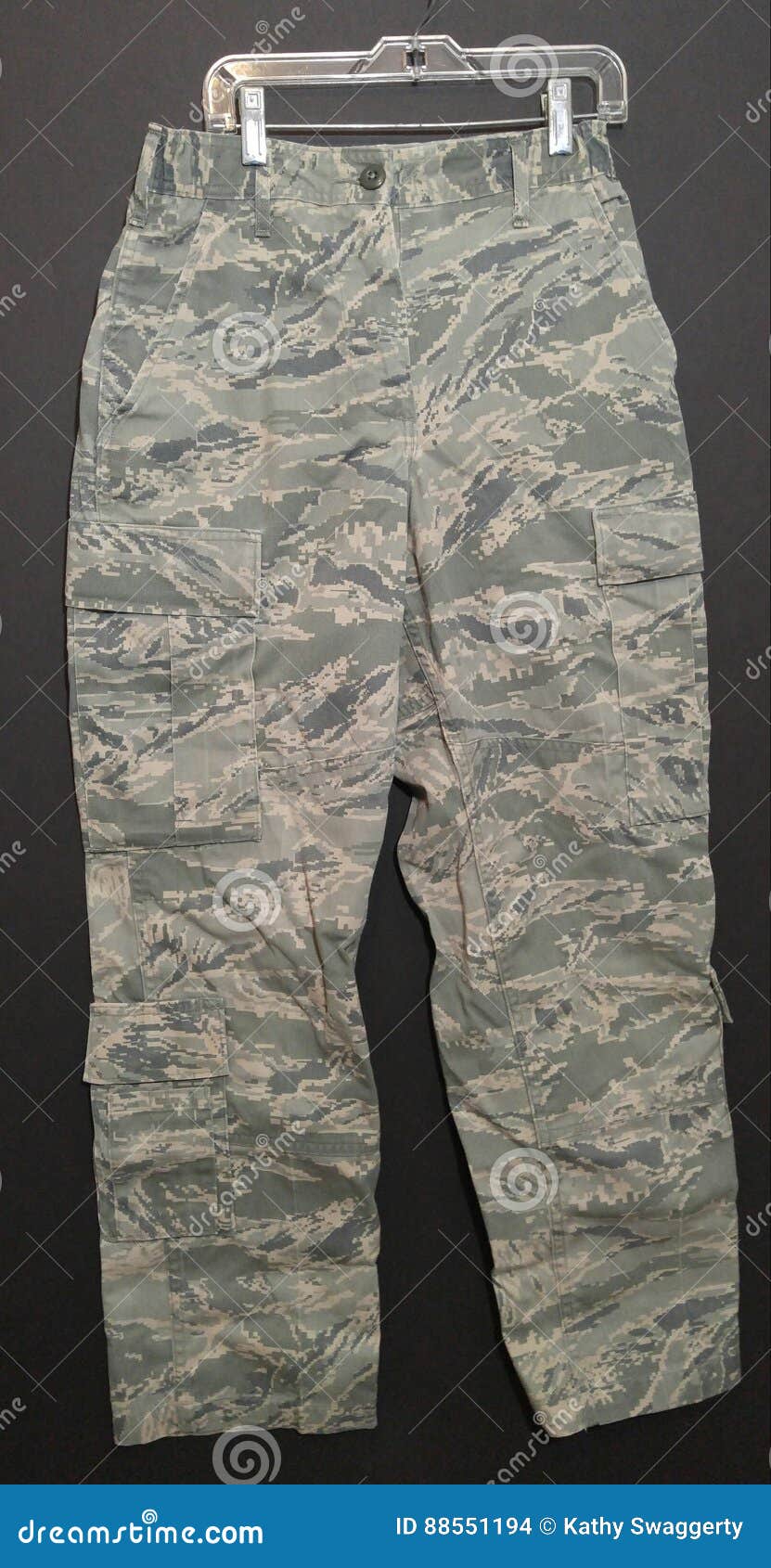 https://thumbs.dreamstime.com/z/women-pantalones-militares-del-camo-del-combate-del-ej%C3%A9rcito-de-s-88551194.jpg