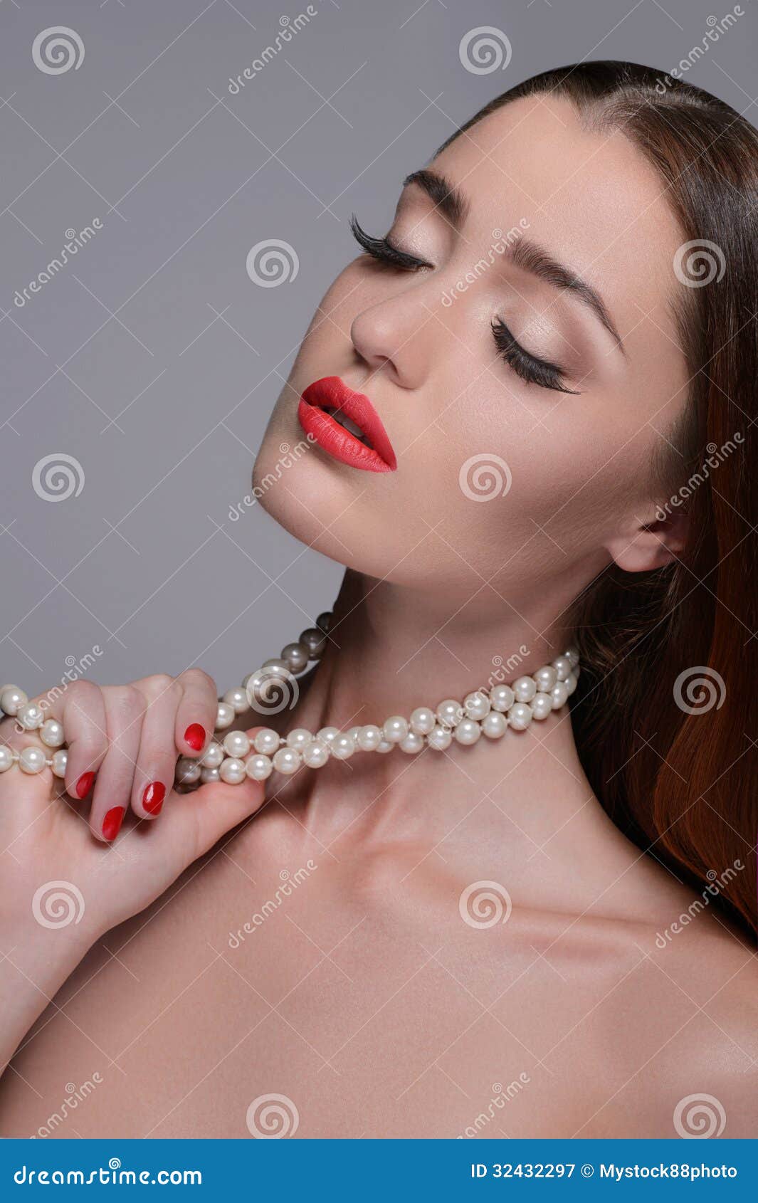 Necklace Beautiful Woman On 71