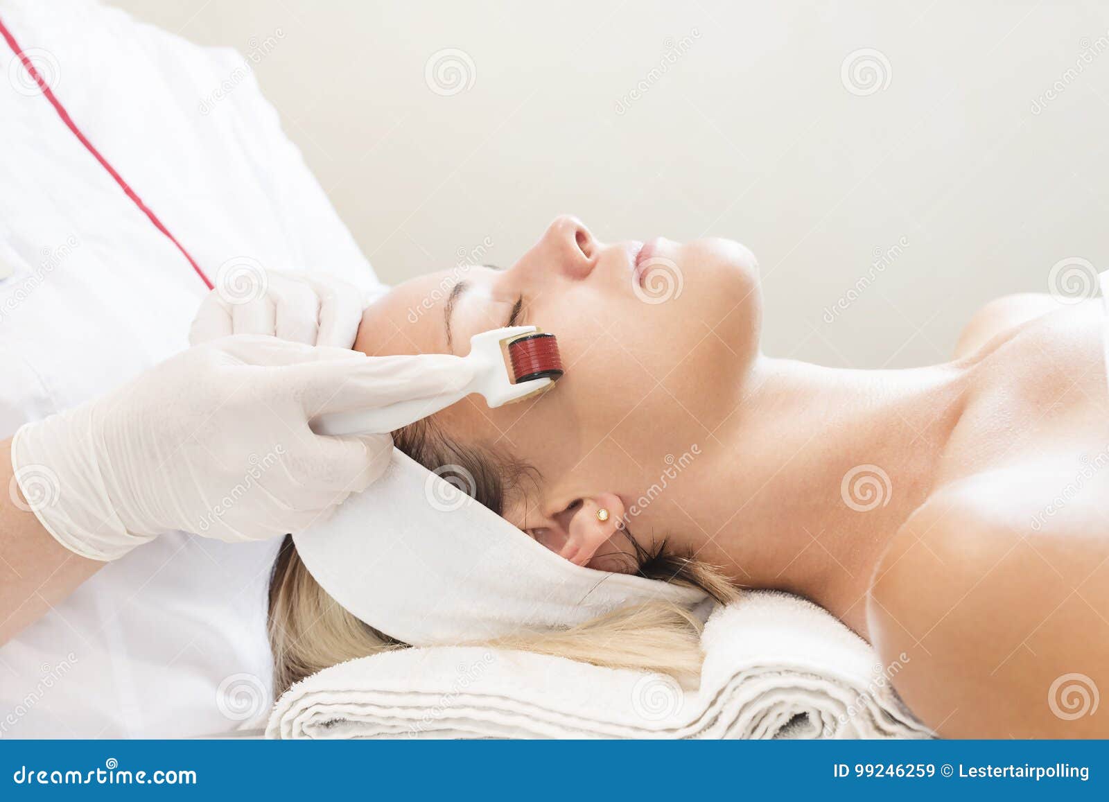 the woman undergoes the procedure of medical micro needle therapy