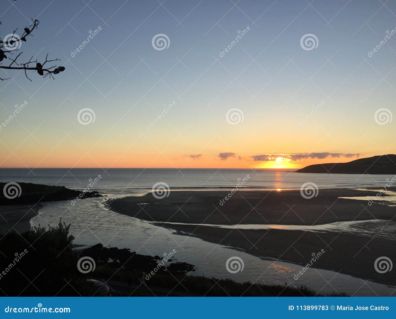 wonderful landscape of the spanish shore at sunset. hermoso atardecer en el mar.