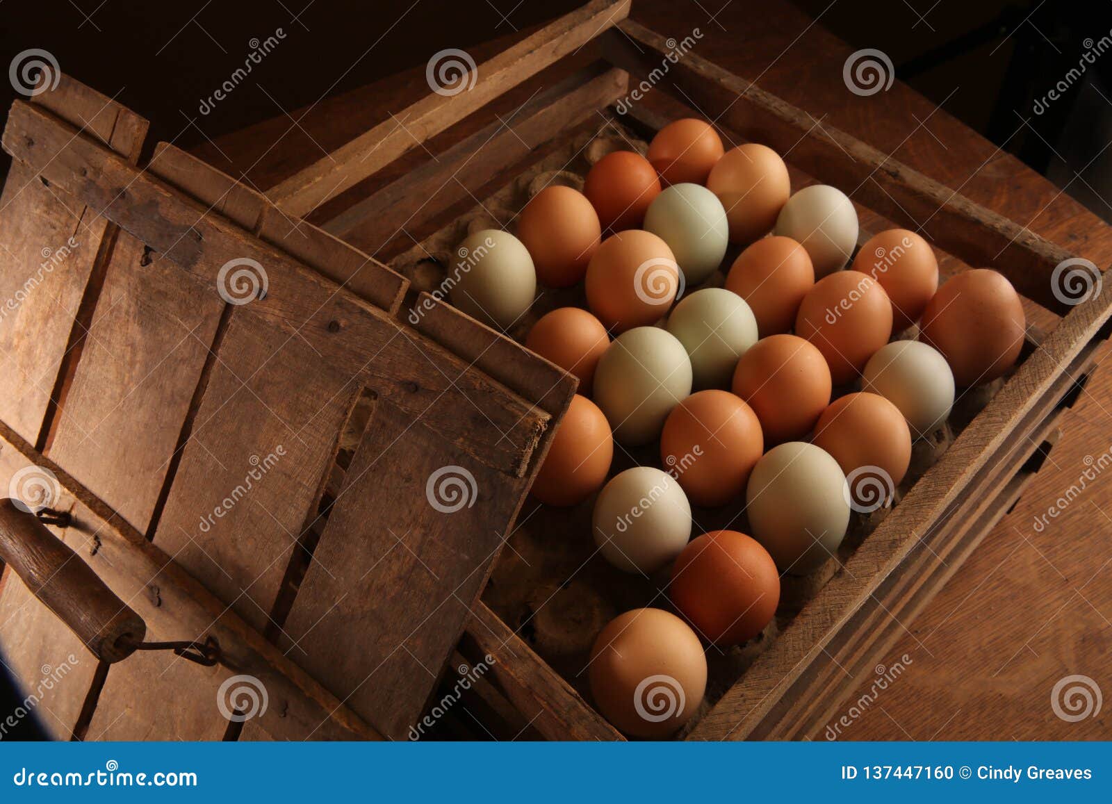 https://thumbs.dreamstime.com/z/wood-crate-eggs-farm-fresh-brown-green-table-morning-breakfast-easter-egger-hen-egg-plymouth-rock-dark-light-antique-137447160.jpg