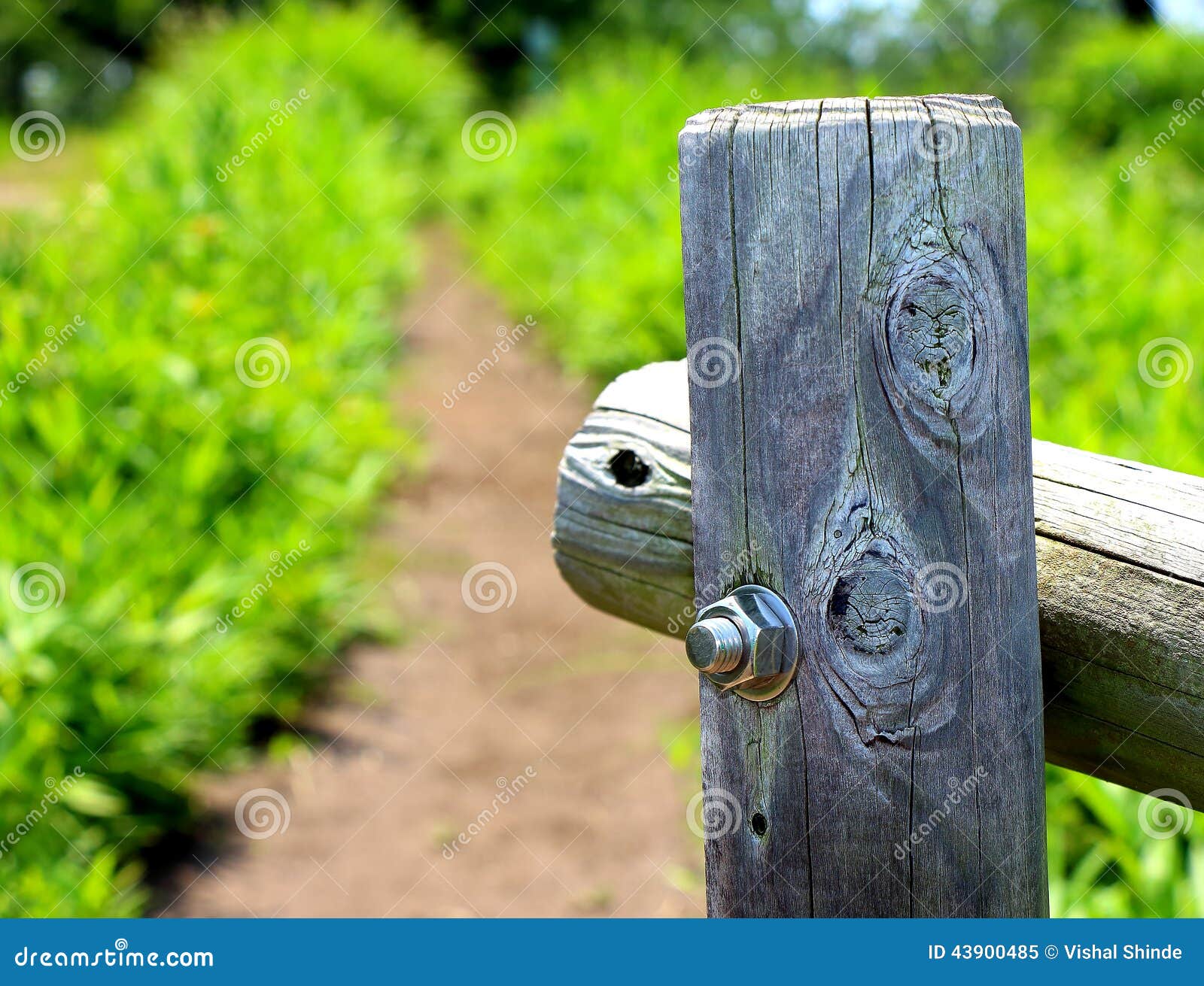 wood-joint-joints-nuts-bolts-43900485.jp