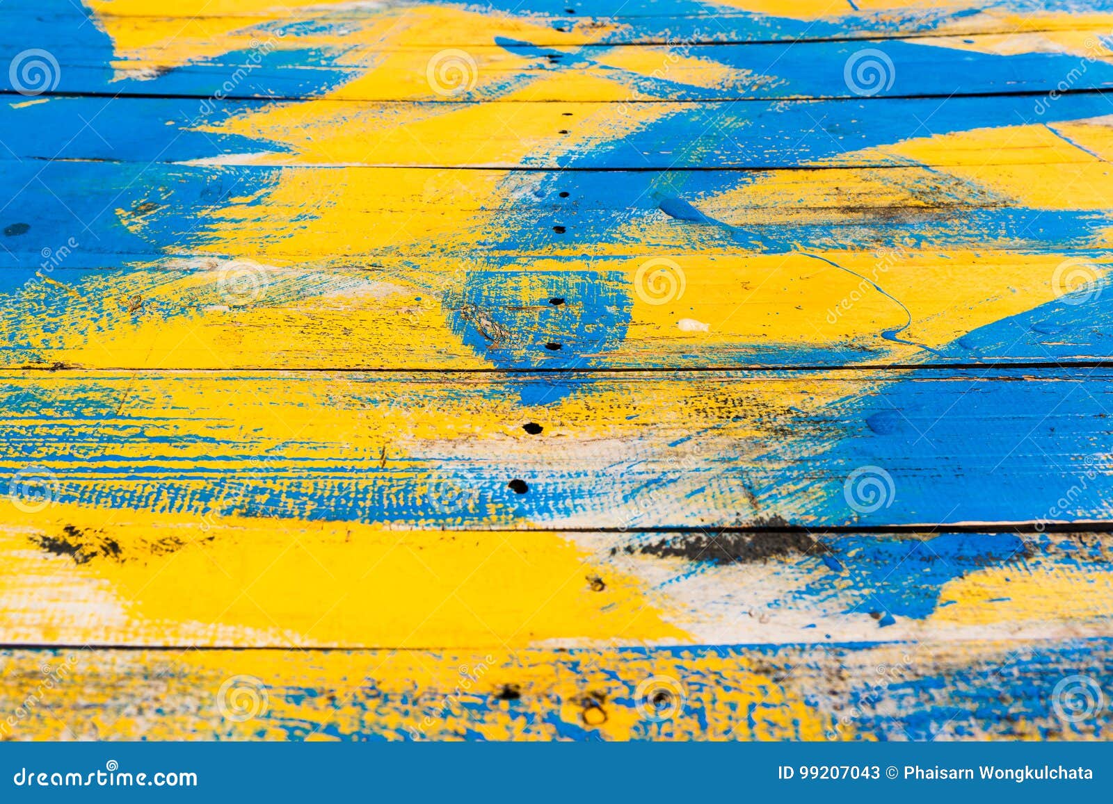 the wood was drained in yellow and blue.