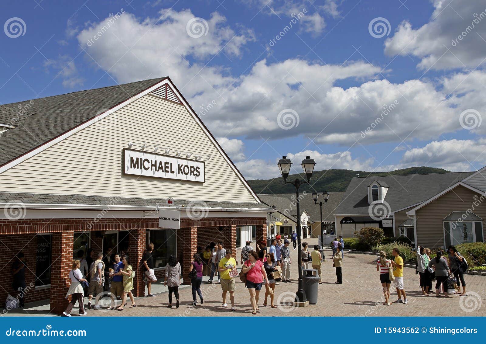 Woodbury Common Premium Outlets Editorial Photography - Image of common,  brands: 15943562