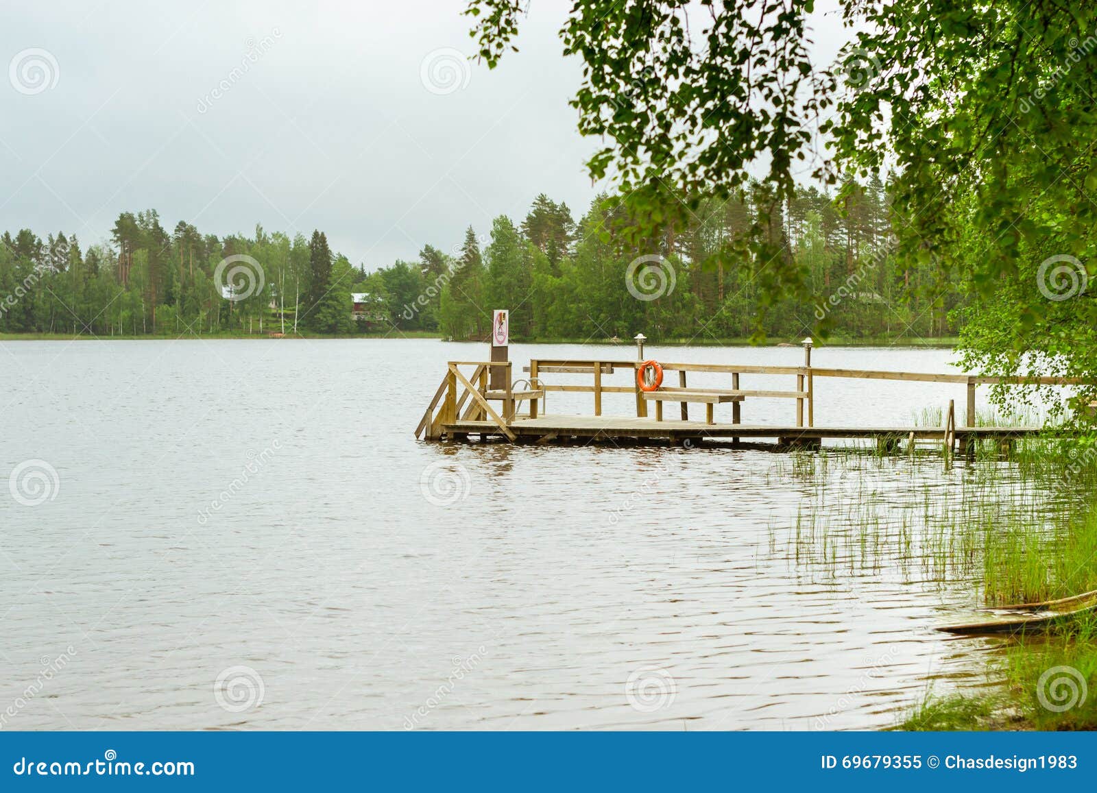 Wooden Boat Dock On Lake. Purhon Campsite, Hamina, Finland, Suom Stock 