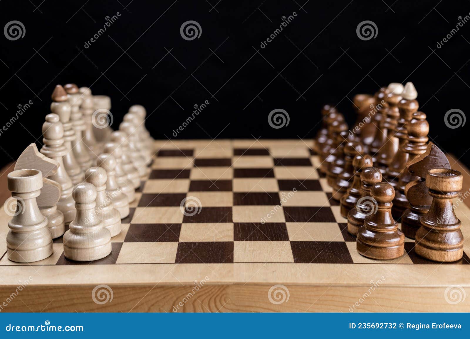 wooden chess, the beginning of the game is the debut.