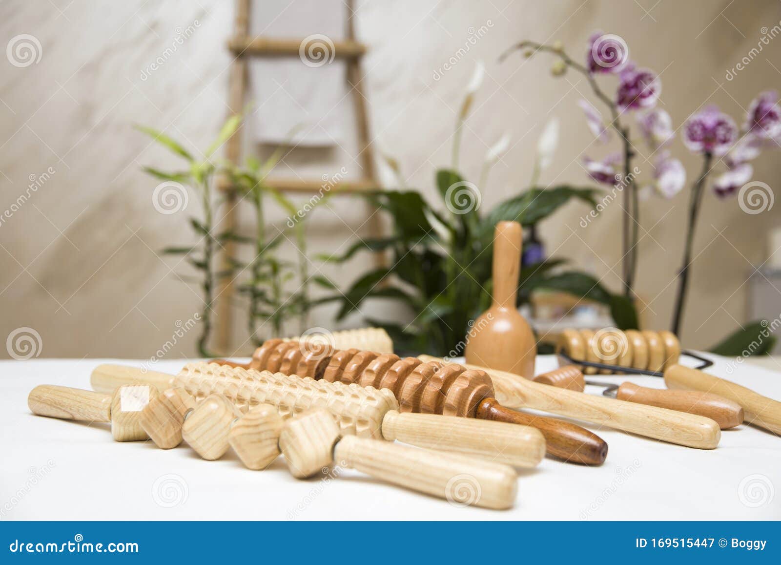 wooden equipment for anti-cellulite maderotherapy massage