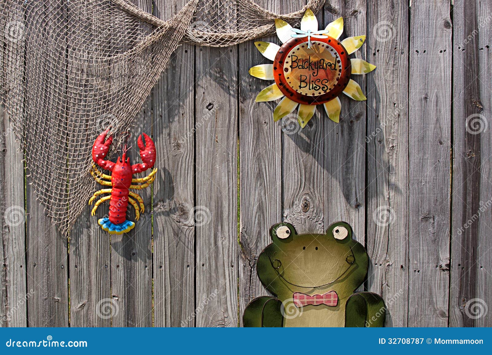 https://thumbs.dreamstime.com/z/wooden-fence-decorated-summer-lobster-frog-sunflower-32708787.jpg