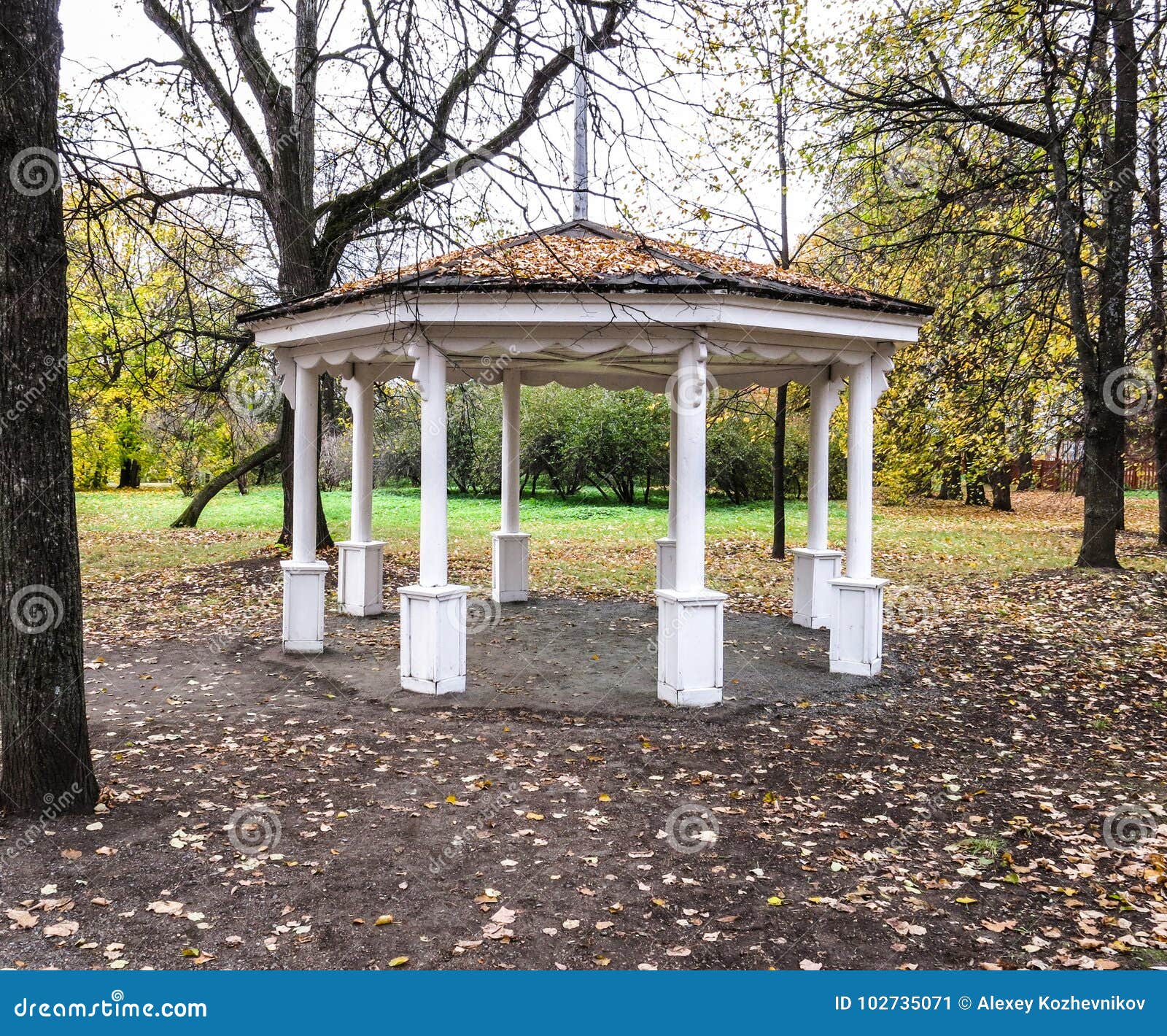Wooden gazebo in the Park stock image. Image of leaves 102735071