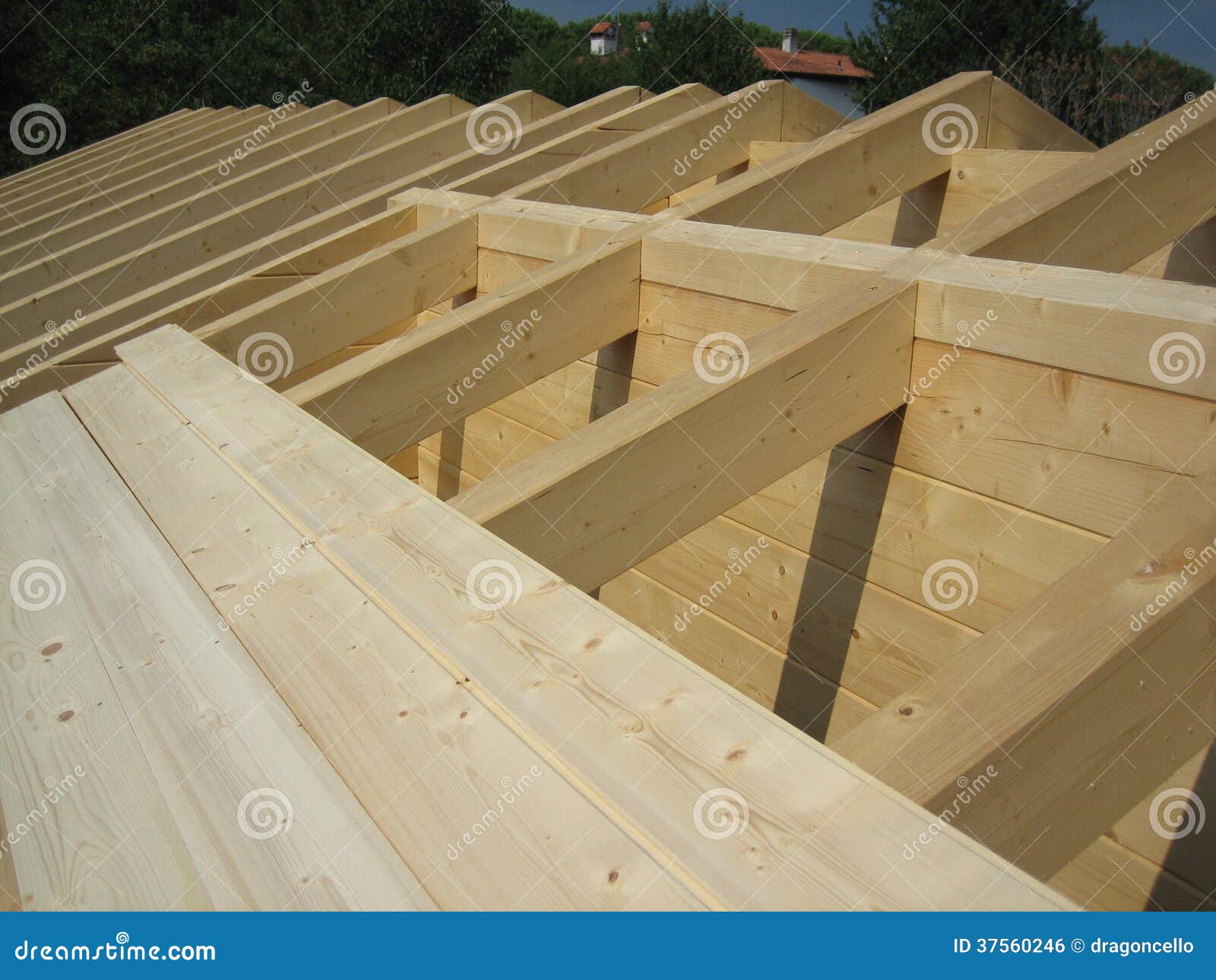 Wooden House Roof Construction Stock Photo - Image: 37560246