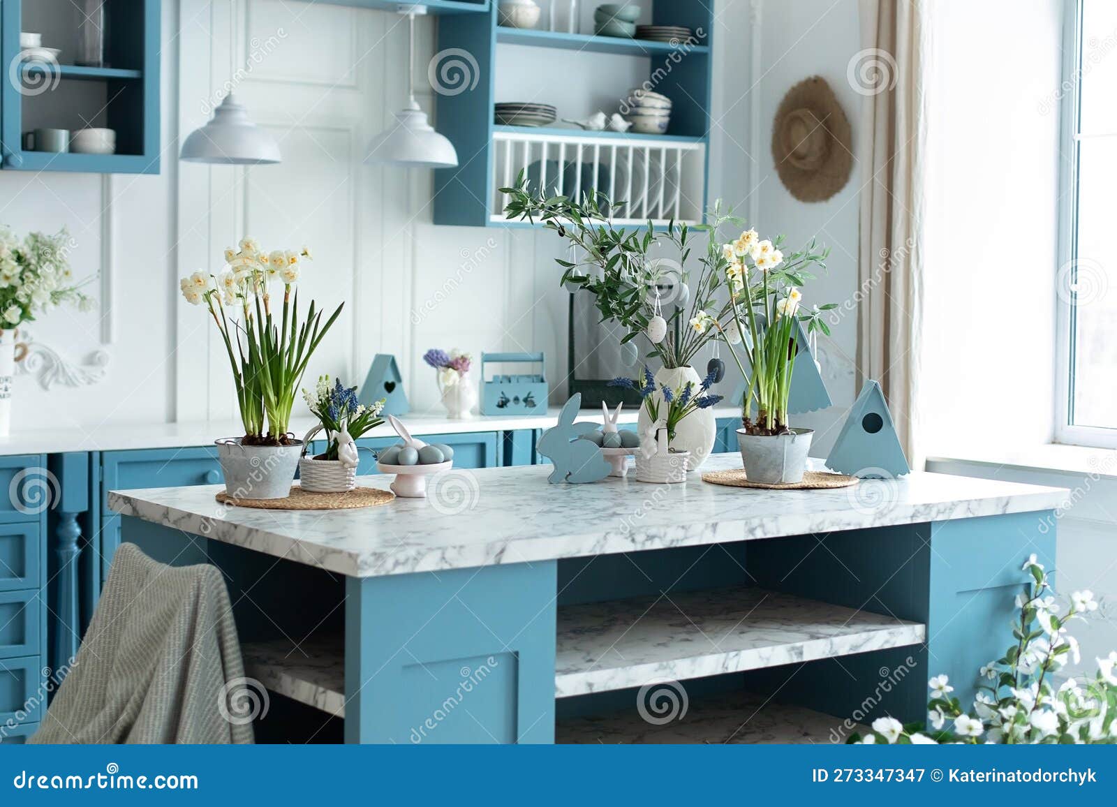 https://thumbs.dreamstime.com/z/wooden-kitchen-easter-decor-cozy-home-decor-kitchen-utensils-dishes-plate-table-kitchen-island-dining-room-blue-273347347.jpg
